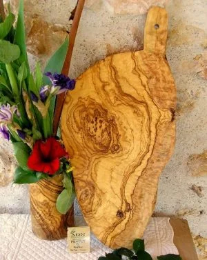 Planche en forme de Corse en Bois d'Olivier