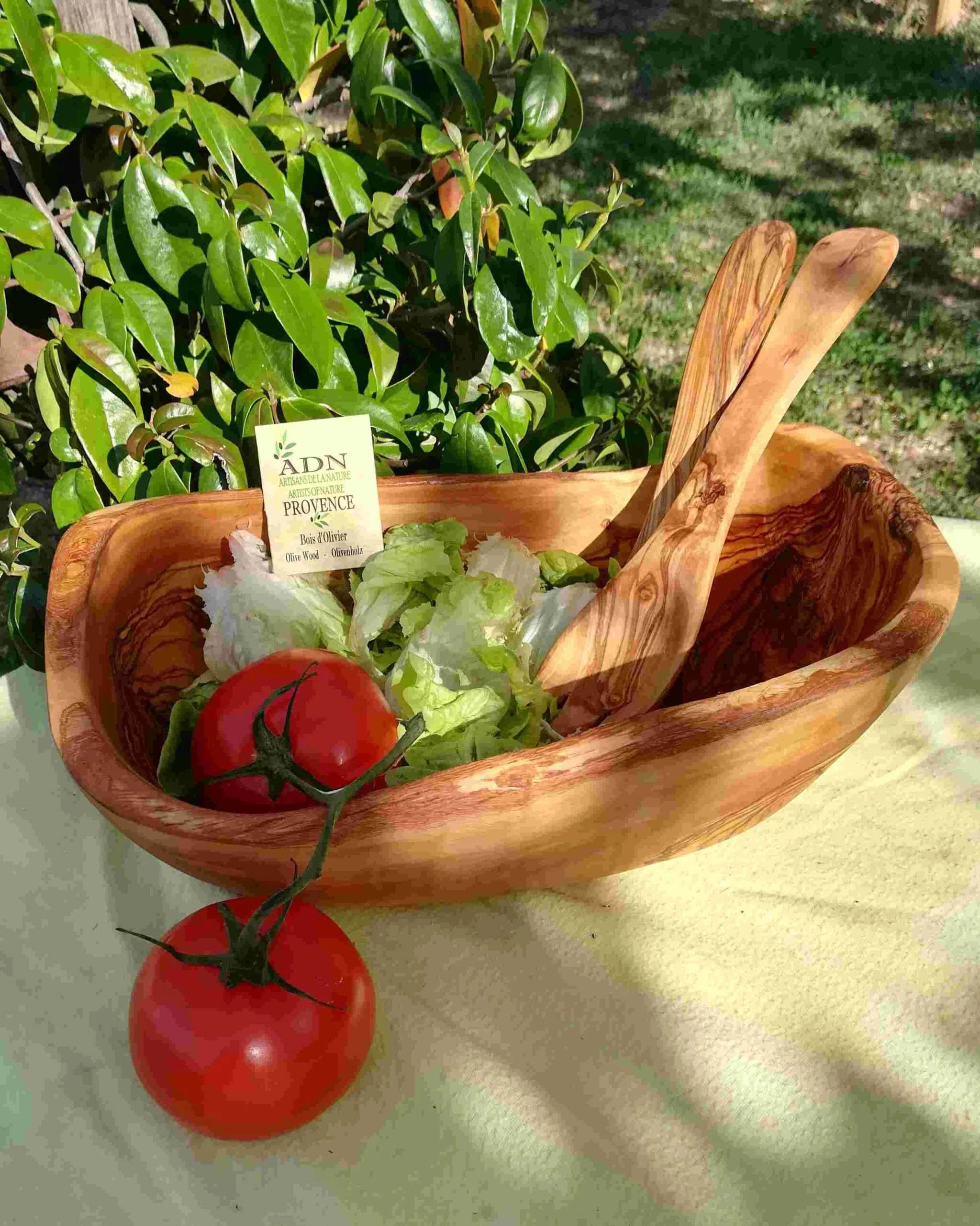 Saladier Rustique Ovale en Bois d'Olivier 26 cm env. Saladier Rustique Ovale en Bois d'Olivier 26 cm env.