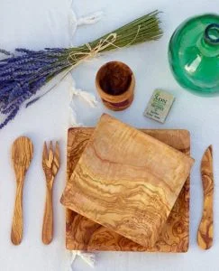 Set Assiettes duo carrées en Bois d'Olivier 20 et 25 cm