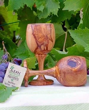 Verre en bois d'olivier