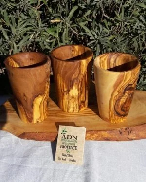 Verre gobelet en bois d'olivier